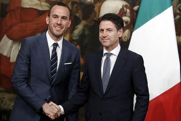 Di Stefano smentisce i leghisti: «Non saremo mai in sintonia con il gruppo di Visegrád»