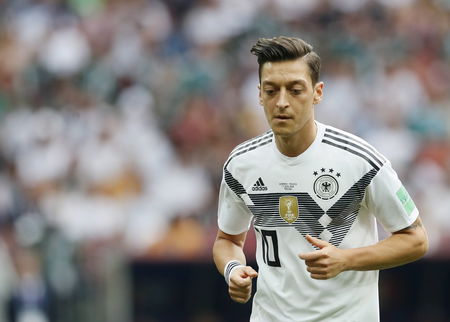 Özil lascia la nazionale: «Mi sono sentito rifiutato, in Germania sentimento razzista» article-post