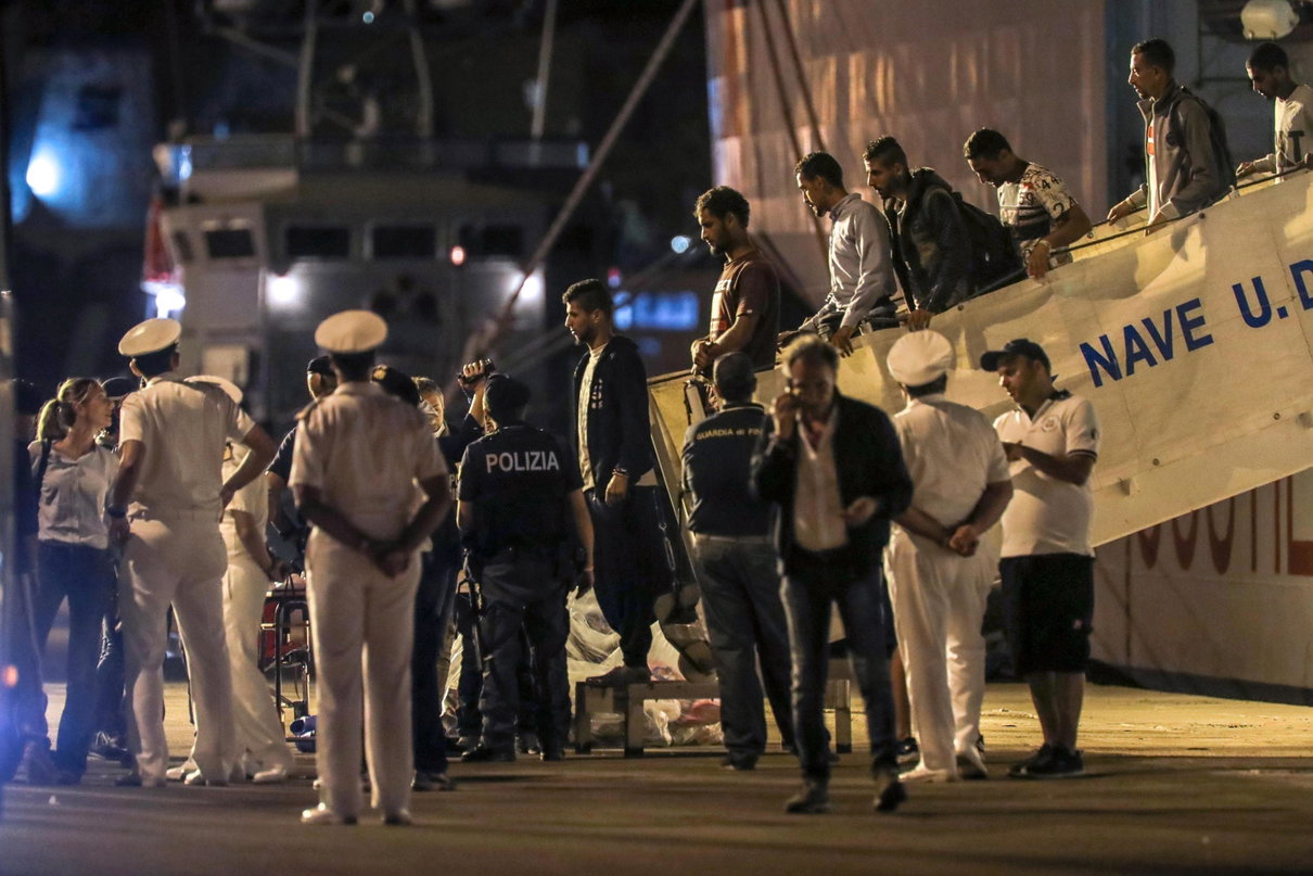 I migranti della Vos Thalassa: «Ma quali minacce? Noi abbiamo supplicato l’equipaggio» article-post