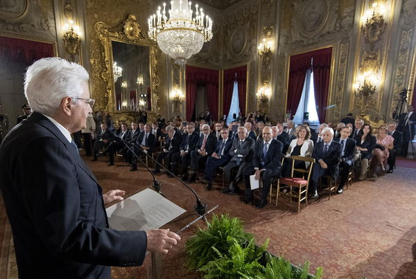 Il controcanto di Mattarella: «I migranti sono i nuovi schiavi»