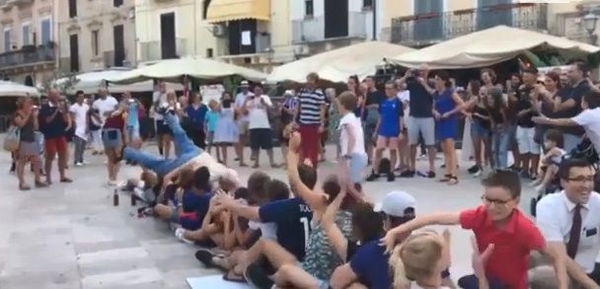 Mondiali: il video del barese che rovina la festa dei tifosi francesi