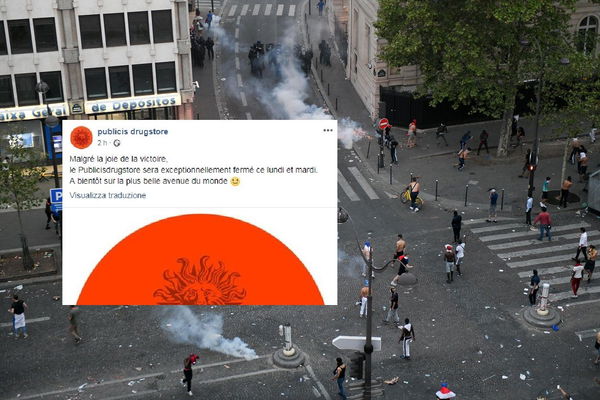 Il negozio assaltato dai vandali a Parigi reagisce con il sorriso