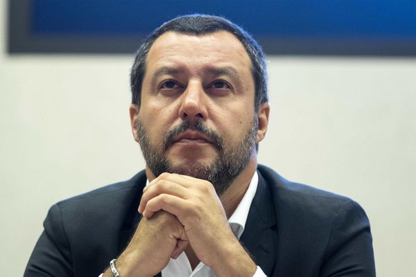 Migranti, la nuova circolare di Salvini che limita la protezione umanitaria e che non guarda in faccia a donne e bambini