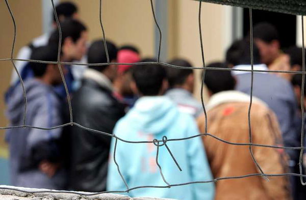 Pavia, minacce, insulti razzisti e svastiche al centro che ospita i richiedenti asilo