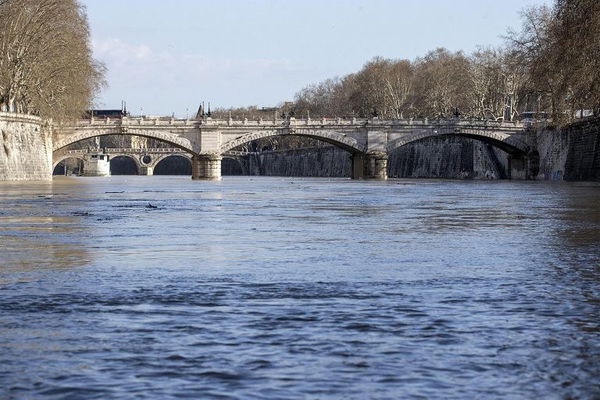 Roma, trovato cadavere di un uomo nel Tevere