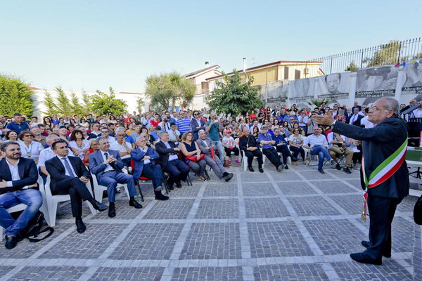 Il sindaco di Casal di Principe a Di Maio: «Curo i migranti, non mi denunci al suo collega» | VIDEO