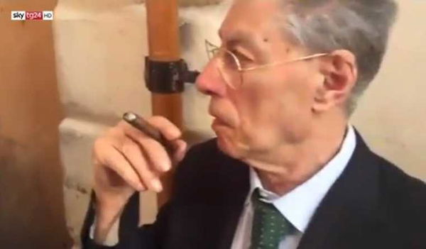 Bossi: «Dove sono i soldi della Lega? Chiedetelo ai servizi»