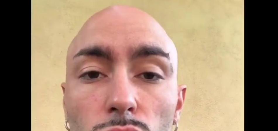 video cameriere omofobia