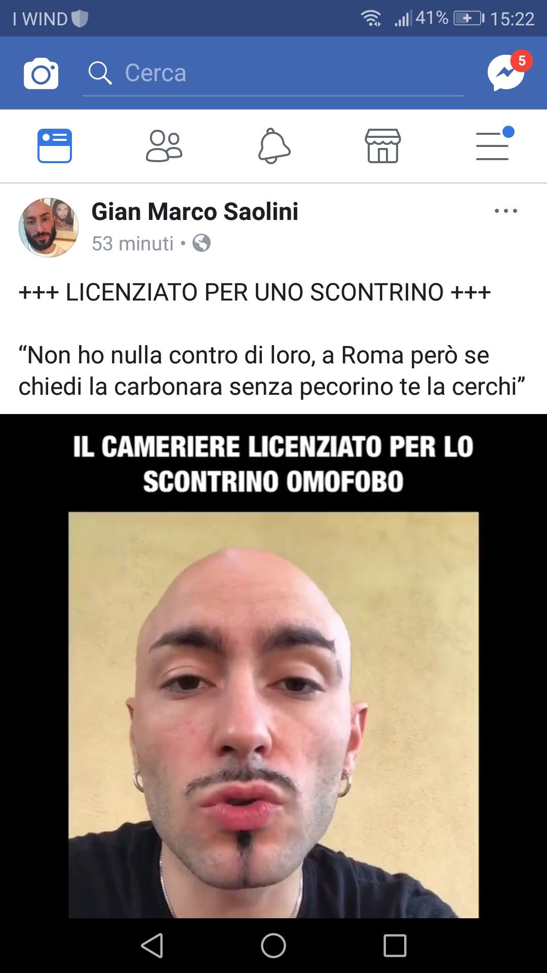 video cameriere omofobia