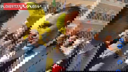 Hanno approvato il taglio dei vitalizi, il M5S festeggia in piazza | VIDEO article-post