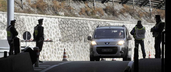 Porta (per sbaglio) due clandestini in Italia con Blablacar, condannato a 9 mesi