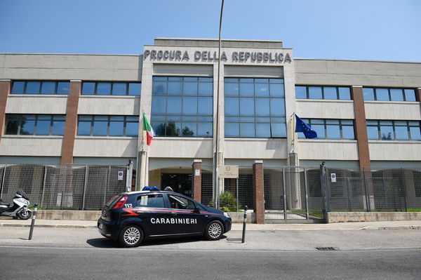 Un 19enne e due minorenni di Aprilia hanno sparato a un camerunense