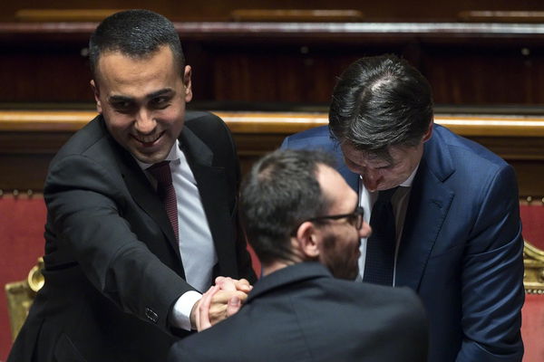 «Cittadini 1 – Sistema 0», Di Maio esulta dopo l’approvazione del decreto Dignità