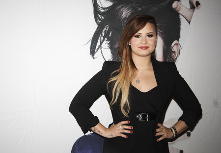 Demi Lovato ammette la sua dipendenza dalle droghe e l’inizio della sua riabilitazione article-post