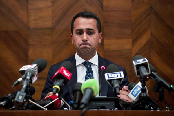 Quando nel 2016 Di Maio twittava: «Alfano indagato, dimissioni in 5 minuti»