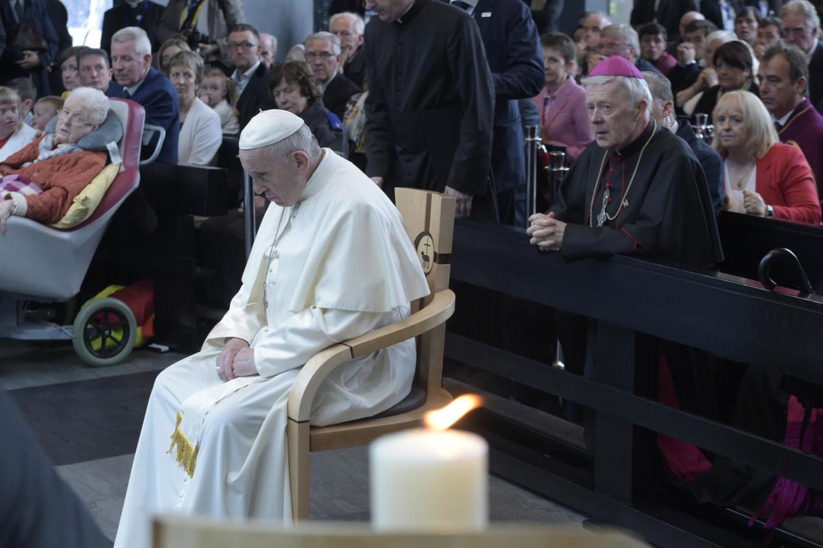 Papa Francesco implora perdono per i bambini vittime di abusi: «Mai più» article-post