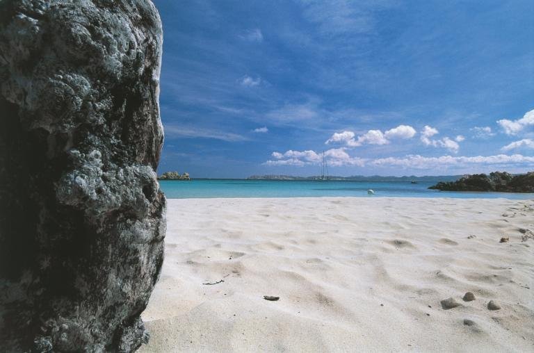 Le multe per i furti di sabbia in Sardegna fanno il giro del mondo