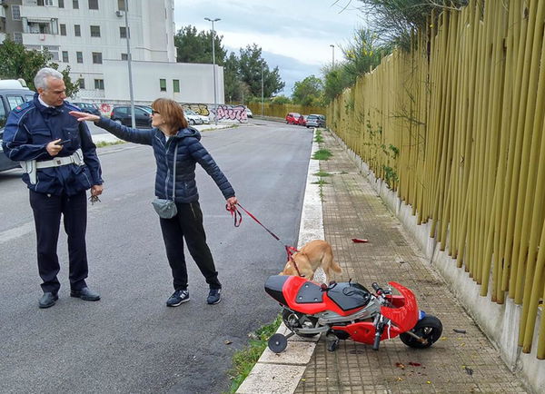 Muore a nove anni dopo un incidente con la minimoto: non indossava il casco