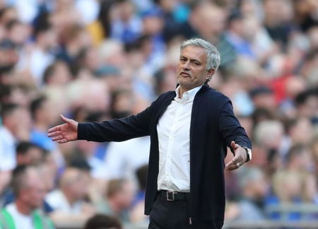 José torna a fare il Mourinho: lo Special One diventa Special Three | Video article-post