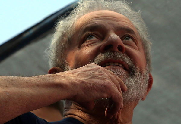 Lula dal carcere non si arrende: «Mi candido, con me il Brasile cambierà»