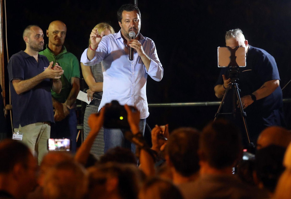 Nel giorno di due tragedie sulle strade, Salvini se la prende con l’ambulanza: «Rosicone di sinistra» article-post