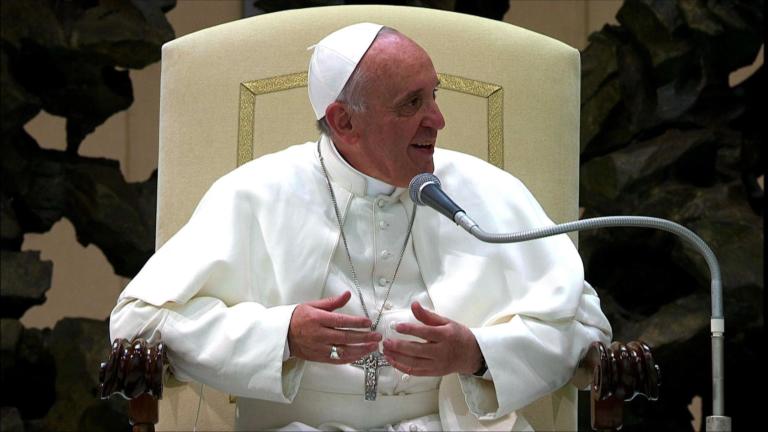 Papa Francesco parla del divorzio e lo definisce «una moda»