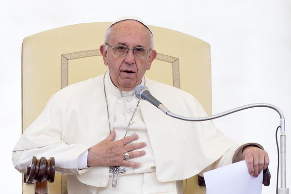 Lettera del Papa sulla pedofilia nella Chiesa: «Scusateci, abbiamo abbandonato i piccoli»