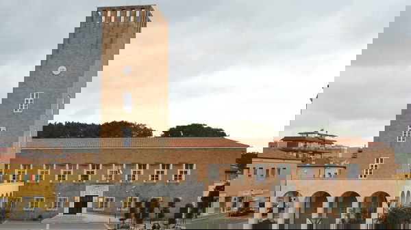 Pomezia, l’accoglienza a una coppia gay in comune: «Questo è l’ufficio dei fr**i»