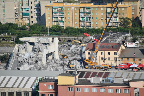 Ponte Morandi, scricchiola un moncone: sospeso il recupero dei beni nelle case
