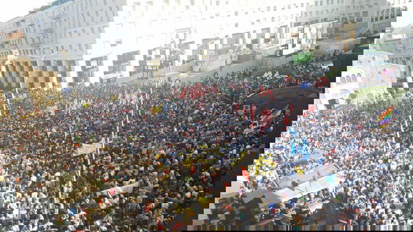 Incontro con Orban, la piazza di Milano dimostra che Salvini non ha dalla sua parte «60 milioni di italiani»