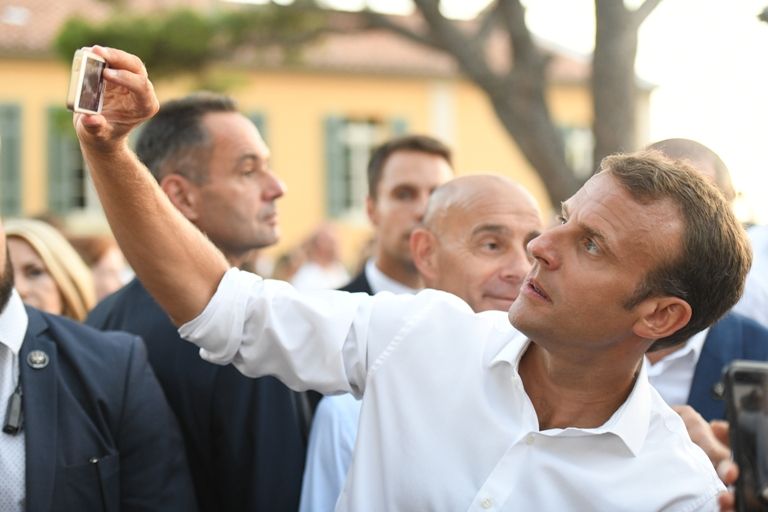 Terrorismo, Internet e UE: la Commissione prepara nuovi regolamenti sulla spinta di Macron article-post