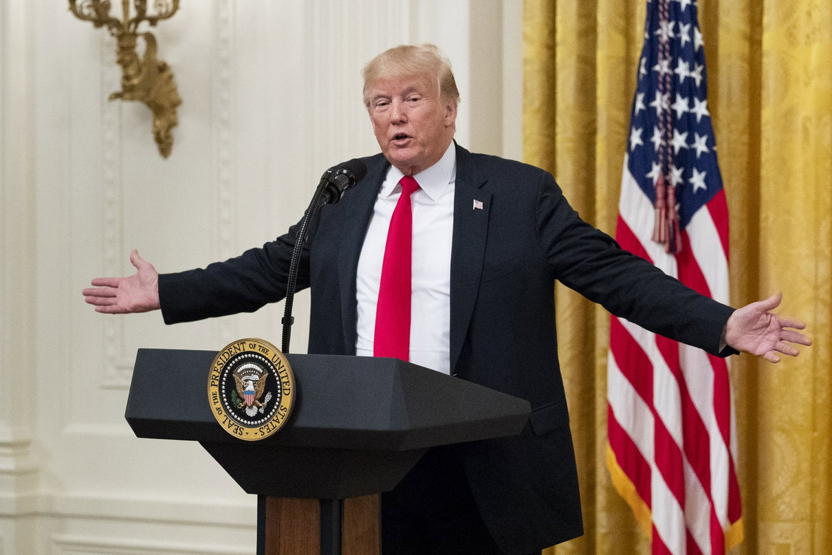 Trump minaccia: «Dazi al 25% su auto da UE». Intanto rischia l’impeachment article-post
