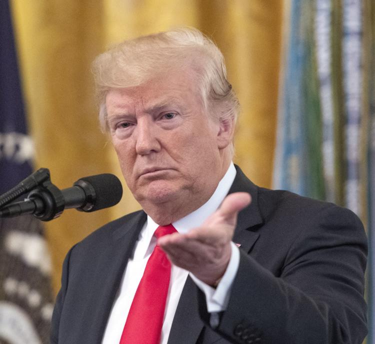 Trump il modesto: «Come si fa a chiedere l’impeachment per uno che sta facendo un gran lavoro?» article-post