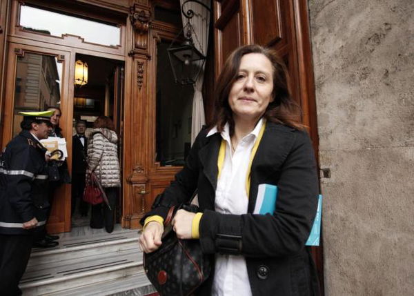 La senatrice M5S Fattori onesta con se stessa: «I nostri elettori dovrebbero prenderci con i forconi»