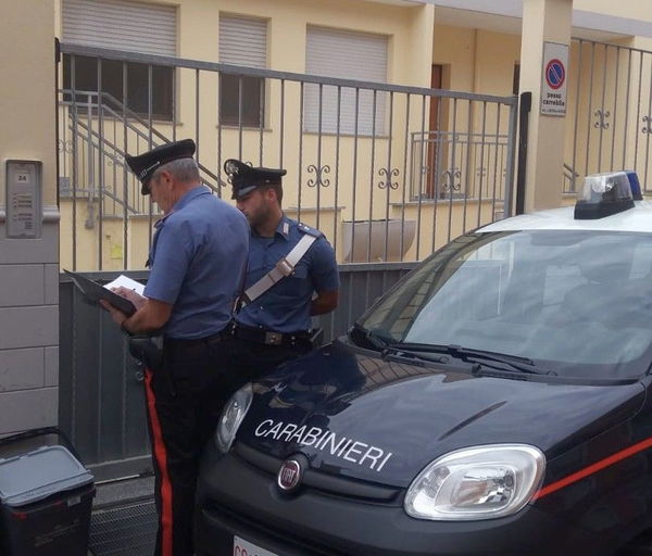 Violenza sessuale e ricatti a due minorenni, arrestati quattro loro coetanei a Vasto