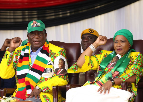 Cosa sta succedendo nello Zimbabwe dopo le elezione: dai curiosi endorsement all’intervento della polizia