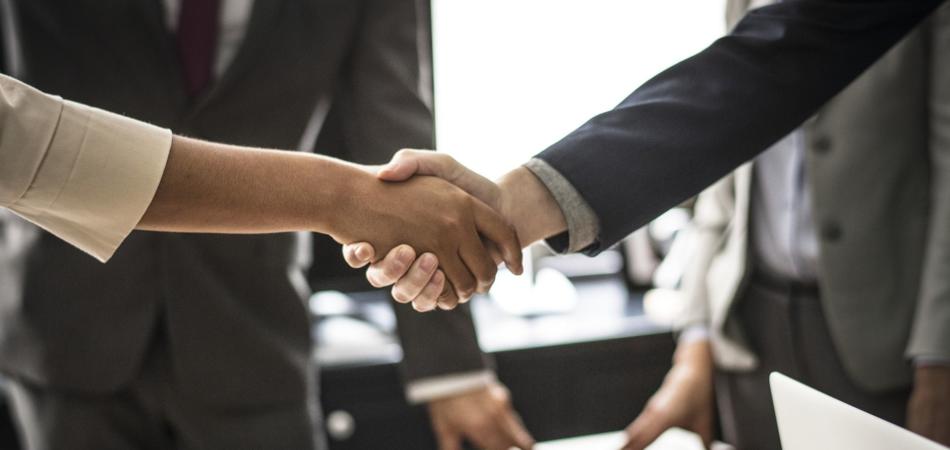 musulmana risarcita non aveva avuto il colloquio di lavoro perché si era rifiutata di stringere la mano