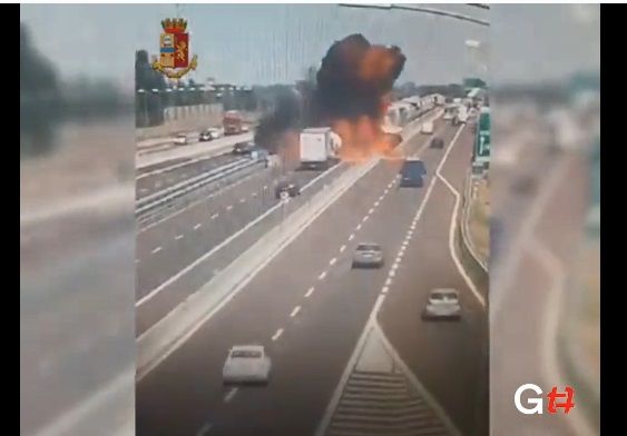 Incidente Bologna: «Ho visto la cisterna nello specchio e sono saltato dal camion tra le fiamme»