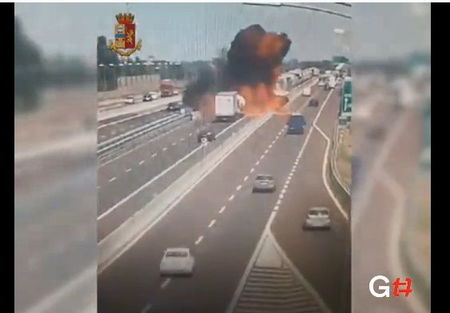 Incidente Bologna: «Ho visto la cisterna nello specchio e sono saltato dal camion tra le fiamme» article-post