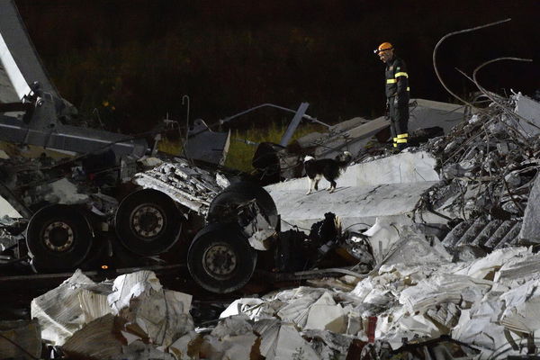 Ora basta, ascoltate con rispetto il silenzio di Genova