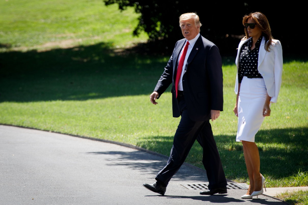 Donald Trump rifiuta di definire «eroe» il senatore John McCain article-post