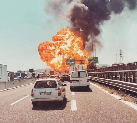 Esplosione a Bologna, Borgo Panigale. Un morto e 70 feriti | Live article-post