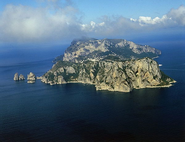 Capri, una turista francese denuncia: sono stata drogata e violentata