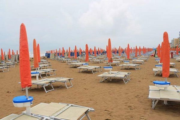 Jesolo, una ragazzina di 15 anni è stata violentata in spiaggia