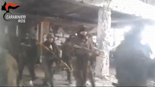 I legami dei reclutatori di mercenari in Ucraina, pronti alla rivoluzione armata, con Lega e Fratelli d’Italia