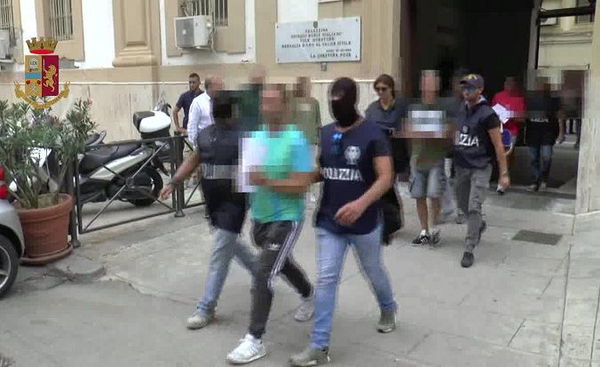 «Mi sono fatta rompere le ossa per 500 euro, mi servivano per i miei figli»