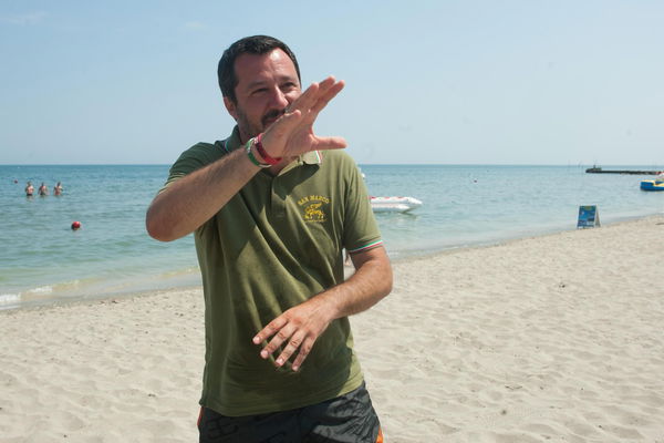 Matteo Salvini twitta contro il caldo “africano”
