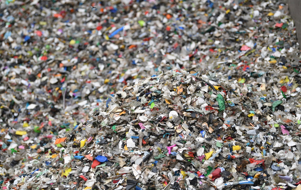 Un ragazzo vuole ripulire il mare dalla plastica con un setaccio gigante article-post