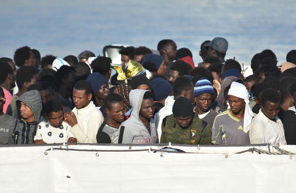 Amnesty accusa l’Italia di usare le vite umane «come pedine di scambio»