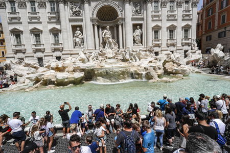 Selfie della discordia: rissa di fronte alla Fontana di Trevi article-post